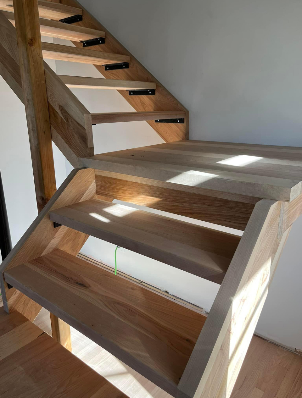 Un bel escalier tout neuf à deux paliers